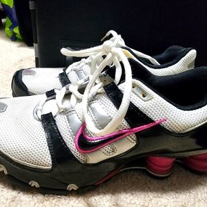 Womens size 8 nike shox